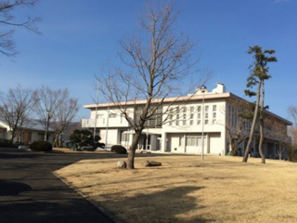 静岡県に研修センターを所有しています。社内の研修や勉強会、会議といった業務的な利用から懇親会、BBQ等の社員の慰労にも使われております。