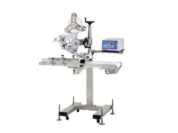 製品のシールを貼る機械です