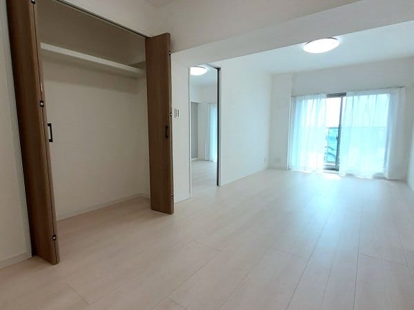 築40年超の中古マンションです。購入後リノベーション工事を実施。当社で販売し成約となりました。