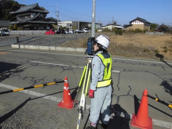 現場作業の様子です。最新機器の導入などで体の負担も少なく、効率よく作業できるようになりました。