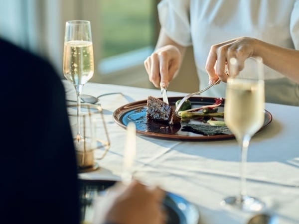 絶景ホテルでのレストランサービスのサービススタッフ（土日祝のみOK）