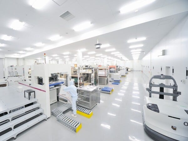 工場内の様子です。衛生管理対策を徹底しているクリーン工場となっています。