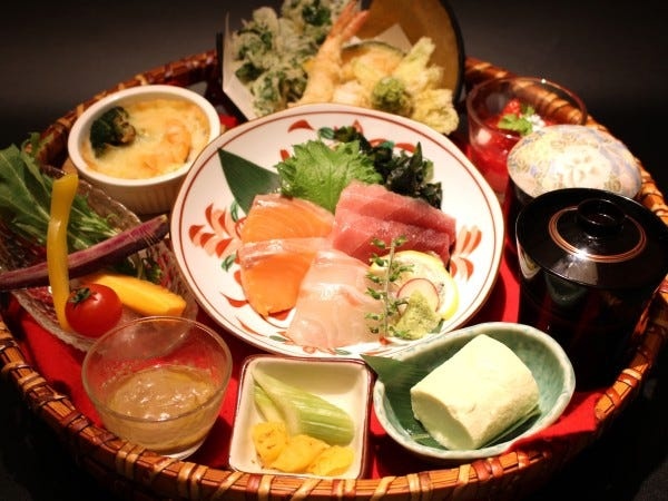 グランドメニューが評価された店舗と社員には代表から考案賞が贈られます★