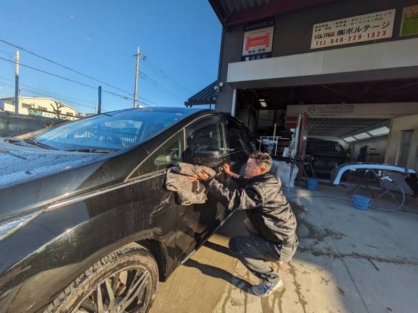 板金塗装後の汚れやホコリをキレイに落とすための洗車です。