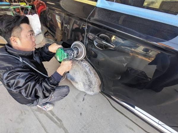 簡単な磨き作業をすることも。工具の使い方は丁寧に教えます。（塗装や板金は行いません）