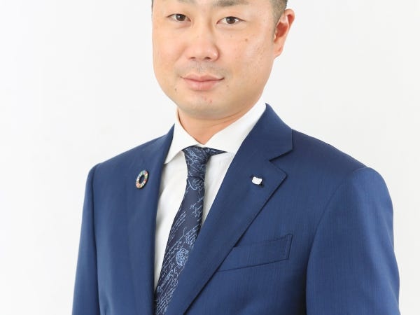 代表の西村です。板金塗装をサポートしてくれる仲間を探しています。覚えれば難しい仕事ではありませんのでぜひご応募ください！