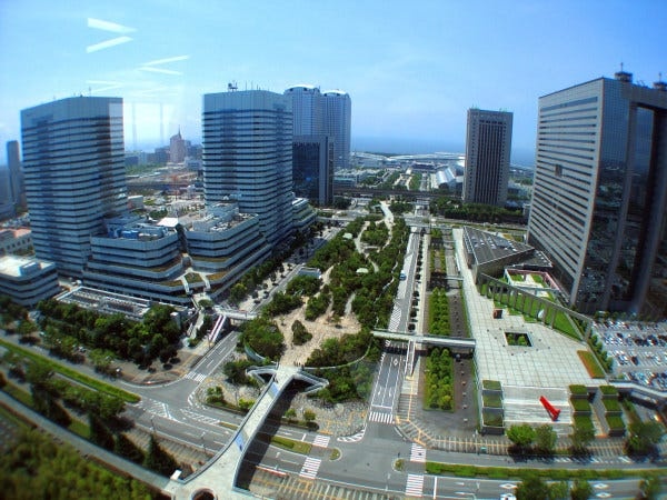 海が近いこともあり、夏は花火が見えたり、さらにはドラマ、CMの撮影も眺めたりすることも。