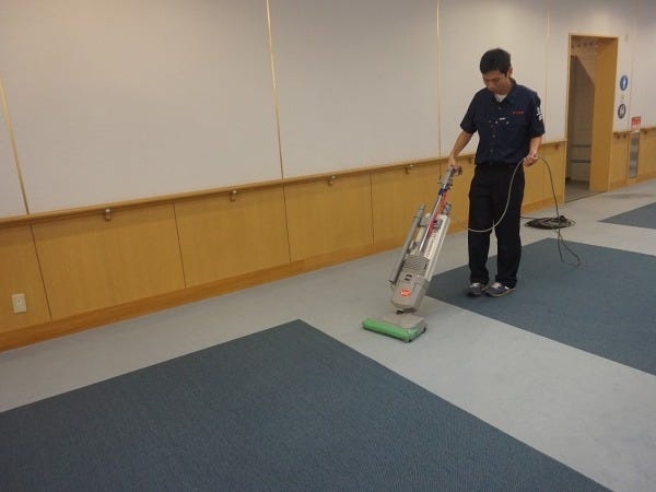 作業場所は公共施設の日常清掃員