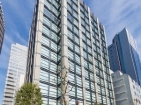 新橋駅から徒歩6分のオフィスビルが当社の職場です