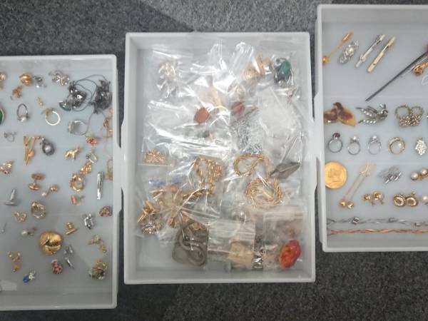 ブランド品から家具家電まで幅広いジャンルを取り扱っています！商品知識はしっかりと研修制度があるので、安心して学ぶことができます。