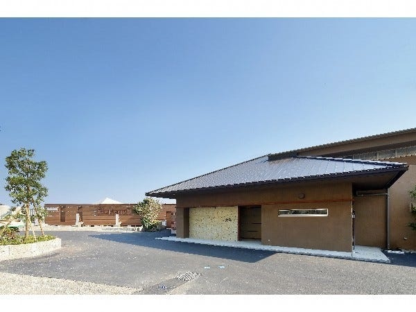 フロントスタッフ（未経験から勤務可能）