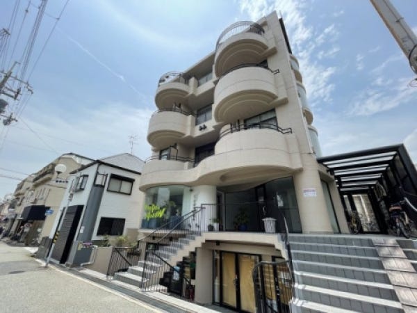 駅近オフィスで近隣には多数の飲食店も！