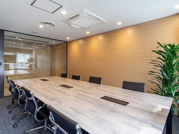 輸入車・中古車販売の営業企画職｜売上拡大を担う戦略立案