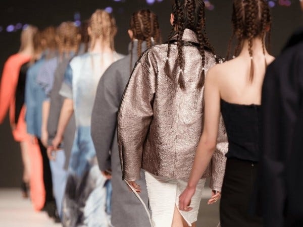 煌びやかなハイブランドの世界で輝く人材を支え、ファッション業界全体のサービス向上に携わることが出来る社会貢献度の高いお仕事です◎