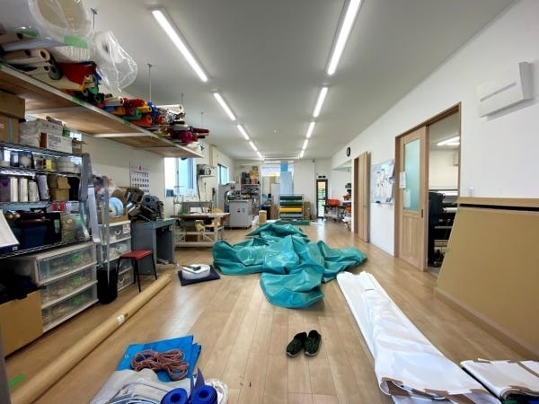 テント・シート・看板など空間を演出する施工を手掛ける会社です。