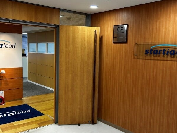 【駅近オフィス】東西線神楽坂駅から徒歩5分とアクセスも◎。閑静な住宅街にあるオフィスなので落ち着いた雰囲気で仕事ができます！