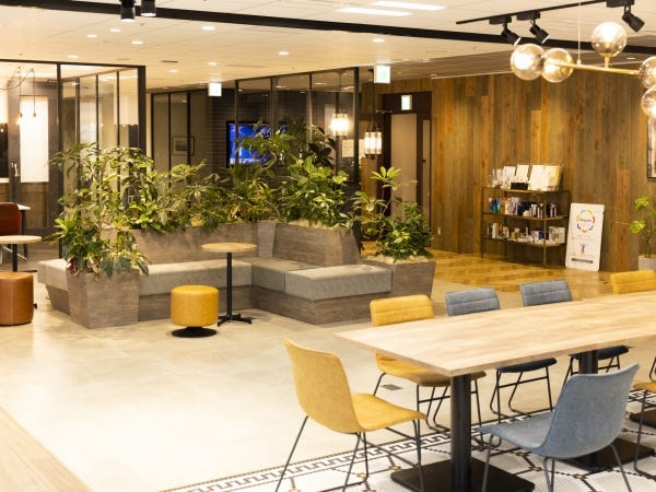 東証スタンダード上場企業のweb広告運用スタッフ・ビューティー（未経験OK）