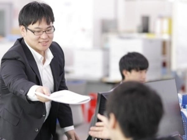 当社は少数精鋭。意欲があれば若いうちから仕事を任せていく社風です。若手の意見にも耳を傾けてくれる風通しの良い風土があります。