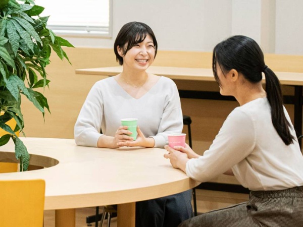 会社規模は大きいですが、営業所は少人数でアットホームな環境の風通しの良い職場です。一緒に楽しく仕事しましょう！！