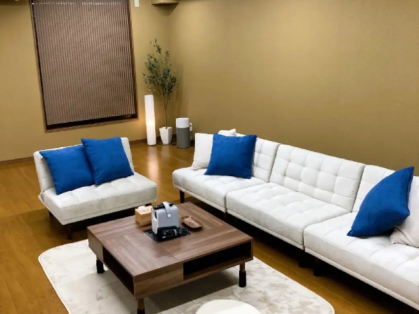 清掃スタッフ・一棟貸し宿の清掃スタッフ（ネイルOK・学歴不問）