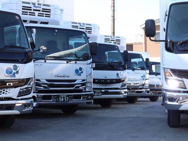 クライアントへの物流提案として、使用する車両は大きさでは軽自動車からハイエースバン、小型トラック、中型トラックで対応。