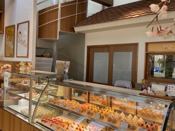 店内は吹き抜けになっており、開放感のあるかわいいお店です！