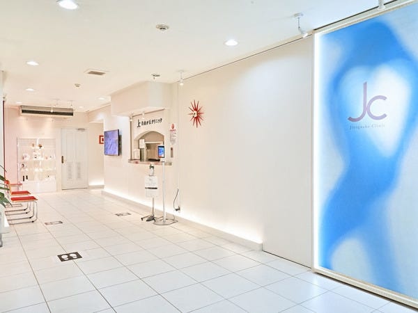 院内は明るく、広く、アートな雰囲気のもとに香りを楽しめる、リラックスできるラウンジが数多く完備されています。