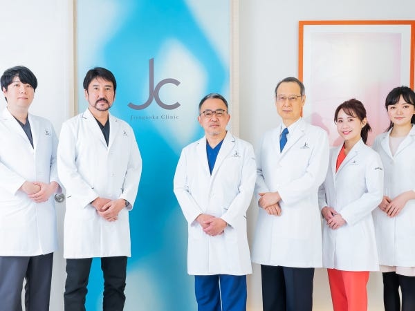 専門医ドクター陣の確かな技術によるチーム医療美容！豊富なメニューはアジア圏をはじめ高く評され、海外から多くのファンが訪れています。