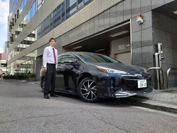 営業には各人に社用車を貸与しております。営業活動で使用する車なので、できるだけ乗り心地なども考えた社用車を採用しています！