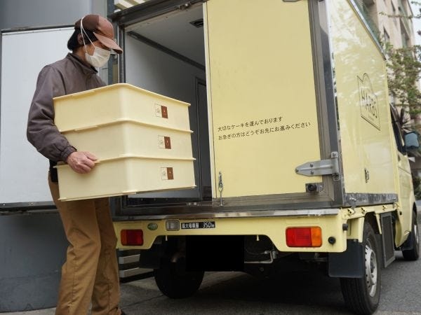 配送の道路や施設出入り口の段差や凹凸にも注意しながら、丁寧に運搬します。