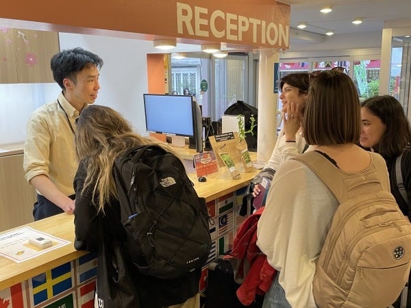 ホテルカフェスタッフ・インターナショナルホテルにて夜勤業務