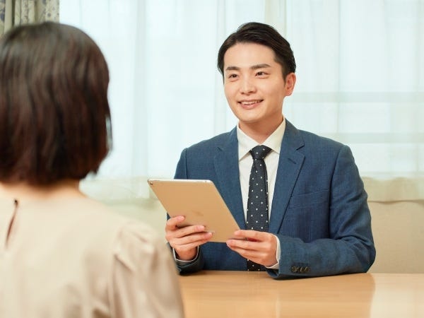 コンシェルジュ・美容クリニックでコンシェルジュ業務・正社員（平日休みあり・資格不問）