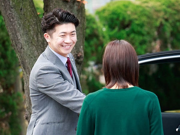 お客様の家族構成や生活スタイル、住まいに求めることなどをヒアリングしつつ、幅広い選択肢の中から共に理想の住まいを見つけていく仕事です。