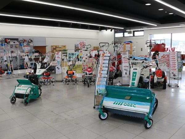 本社　農機展示場