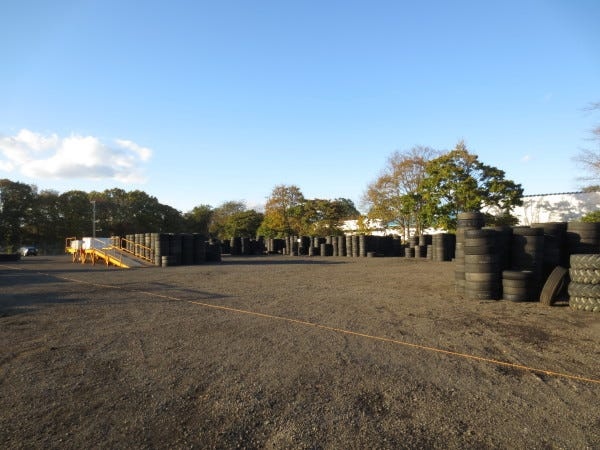 ドライバー・廃タイヤ回収ドライバー（交通費支給あり・未経験OK）