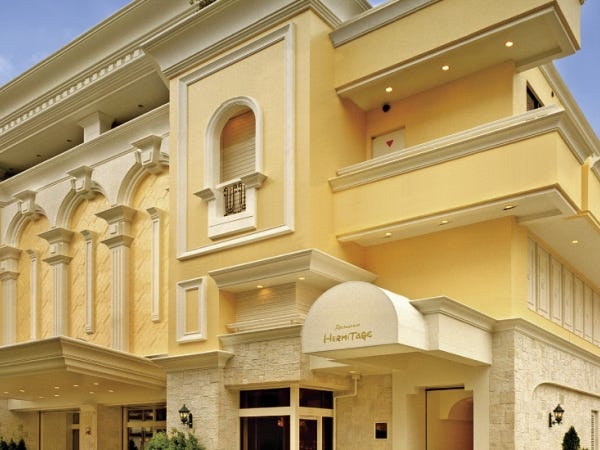 ドレスコーディネーター・業界未経験者（経験者優遇・学歴不問）