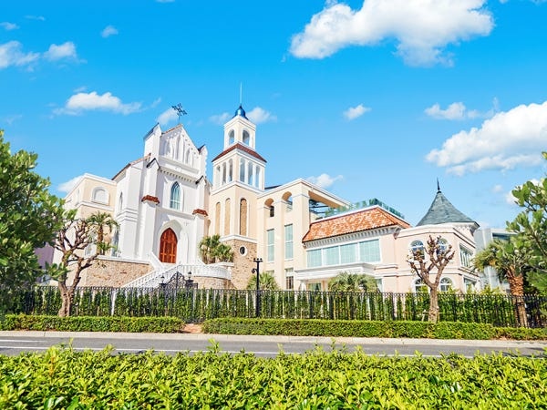 ドレスコーディネーター・業界未経験者（経験者優遇・学歴不問）