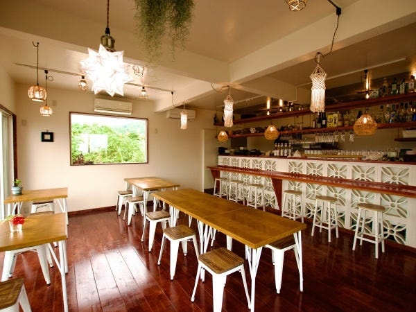 飲食業・ホテル業のホールスタッフ・調理補助（未経験者歓迎・普通自動車第一種免許）