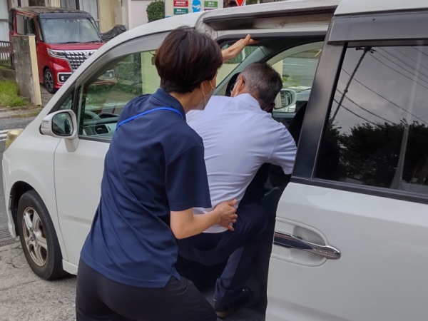 送迎ドライバー・日々トレはると仙台市名坂での送迎ドライバー（経験不問・普通自動車免許）