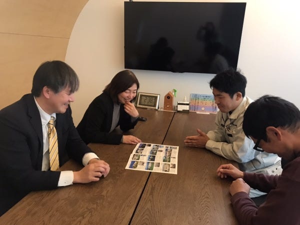 ＜休憩スペース＞　ミーティングでも利用しています。