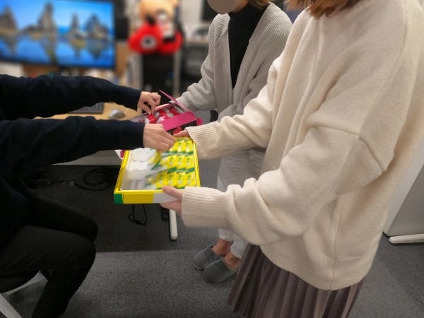 取引先や従業員から、お菓子をよくもらうので、いつも和やかにいただいています。