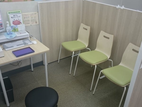 接客ブースの例です。このようなブースの中でコンサルティングをおこなっていきます。