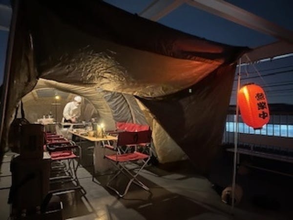 スタッフ同士の交流を大切に。屋上で社長が料理をふるまうアットホームなイベントもあります。