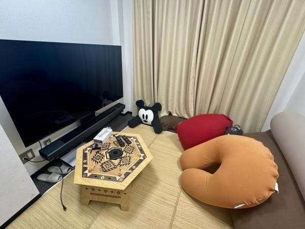 鑑賞ルーム：映画をみたり、ゲームをしたりスタッフが自由に使える休憩ルーム