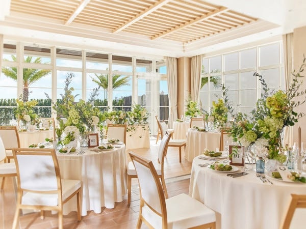 サービススタッフ・結婚式場のサービススタッフ（未経験者可・土日祝のみ可）