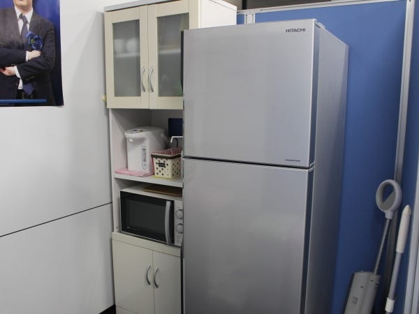 オフィス内には冷蔵庫、電子レンジ、ポットなど完備♪