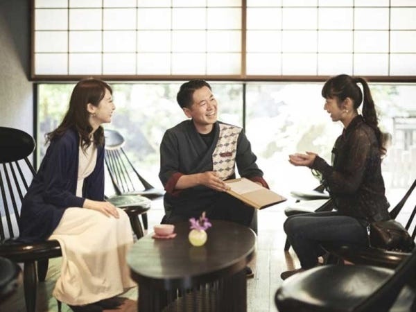 お出迎えからお見送りまで、マルチタスクでお客様をおもてなし。お客様からのアンケートも、全て現場スタッフが確認できます。