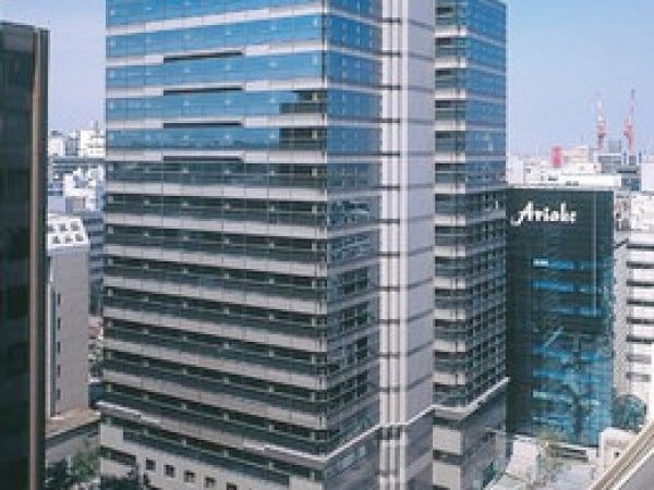 このビルの１３階にオフィスがあります。