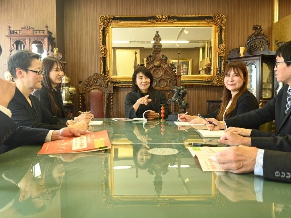 事務所での研修の様子