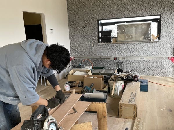 事務所は自社でリノベーション中です！！